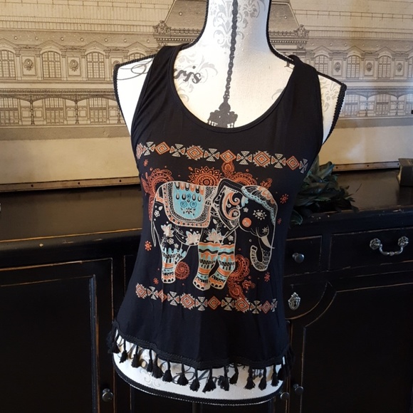 Tops - 🍃🌺 Nwt Boho elephant fringe tank